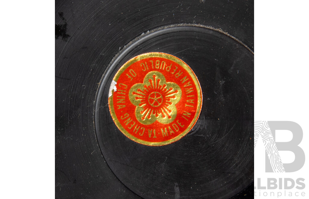 Collection Vintage Japanese Items Including Three Hachinohe Yawata Uma Good Luck Horses, Pair Geisha Dolls, Two Hakata Clay Dolls ,