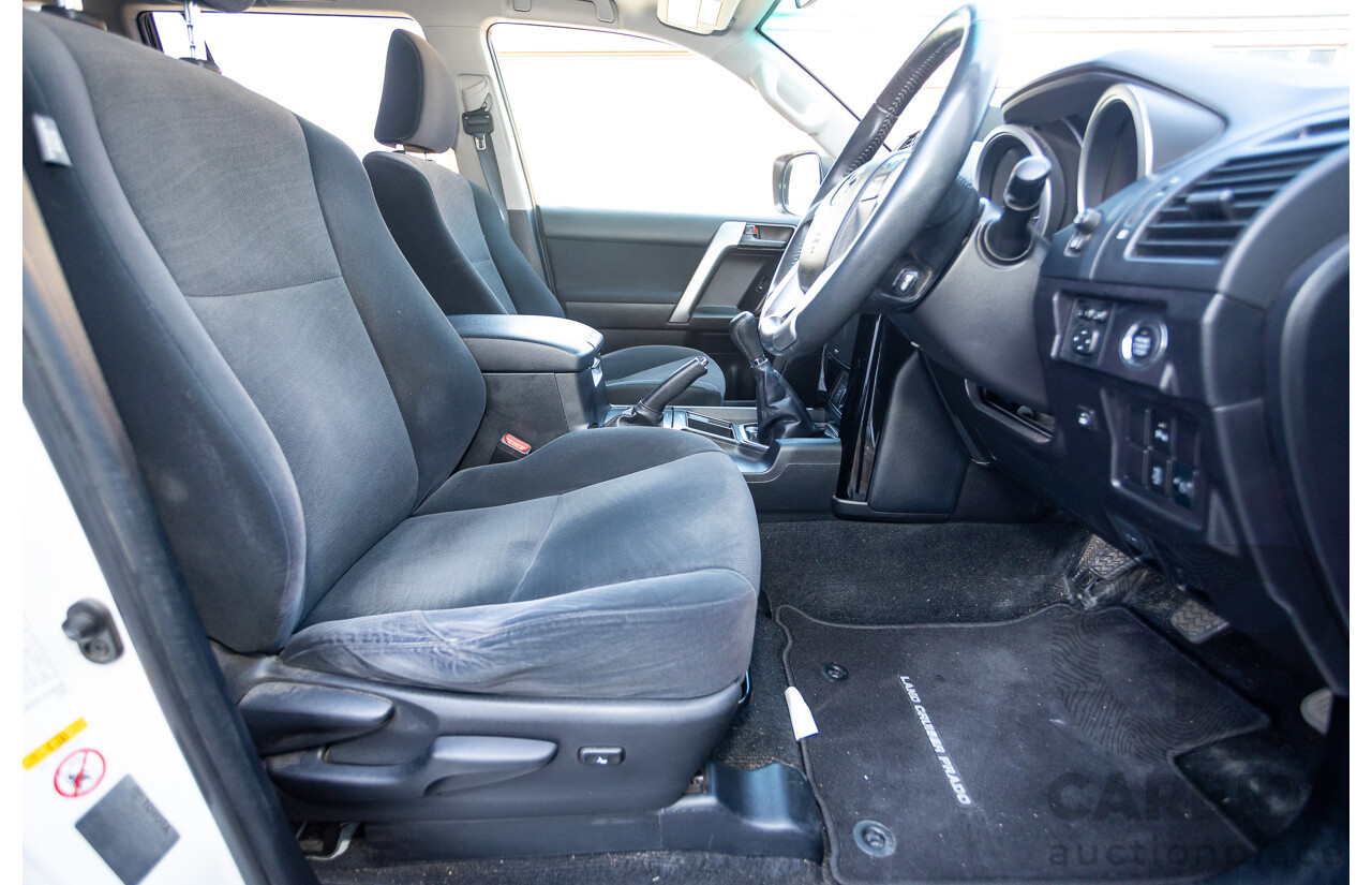 03/2016 Toyota Landcruiser PRADO GXL (4x4) GDJ150R MY16 4D Wagon White Turbo Diesel 2.8L - 7 Seats