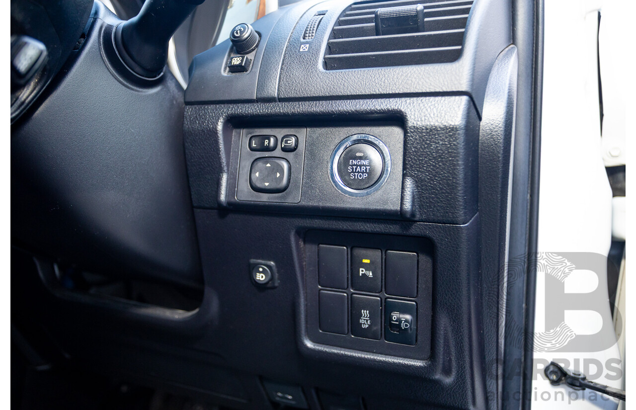 03/2016 Toyota Landcruiser PRADO GXL (4x4) GDJ150R MY16 4D Wagon White Turbo Diesel 2.8L - 7 Seats