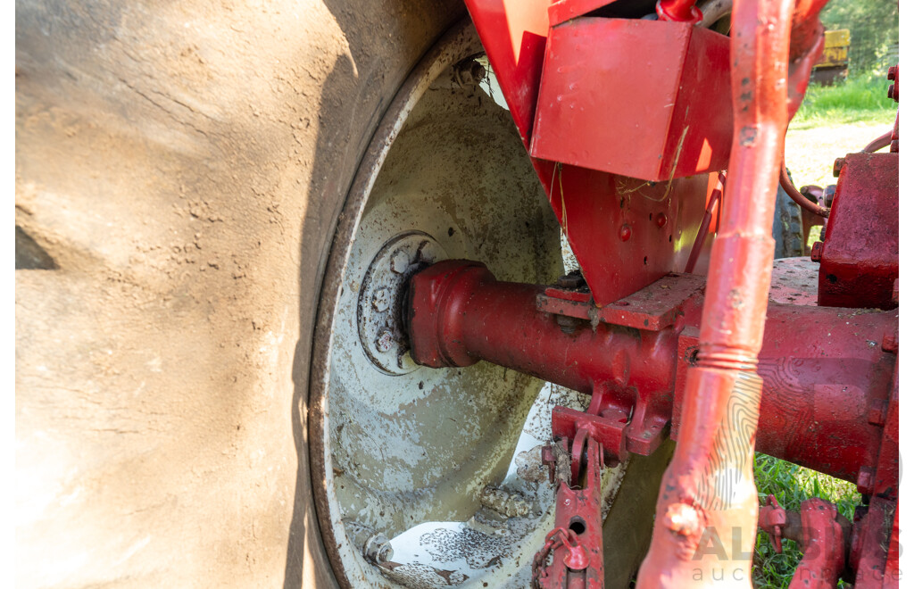 1971Circa, Red International Harvester 434 2.5L 4-cyl Diesel Tractor