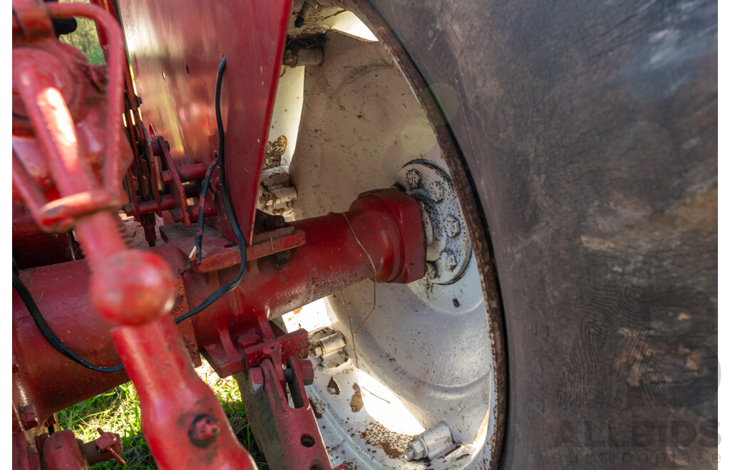 1971Circa, Red International Harvester 434 2.5L 4-cyl Diesel Tractor