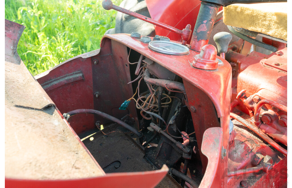 1971Circa, Red International Harvester 434 2.5L 4-cyl Diesel Tractor