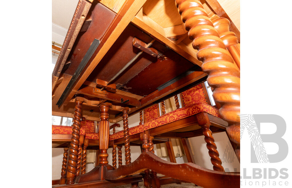 Extendible Dining Table with 8 Fabric Embroidered Chairs