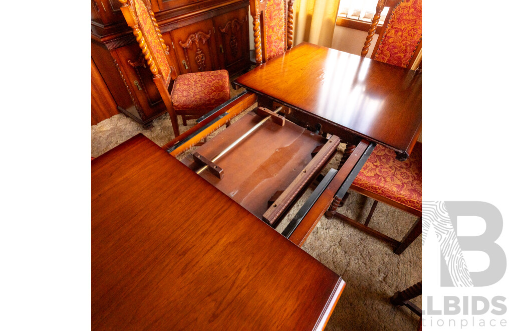 Extendible Dining Table with 8 Fabric Embroidered Chairs