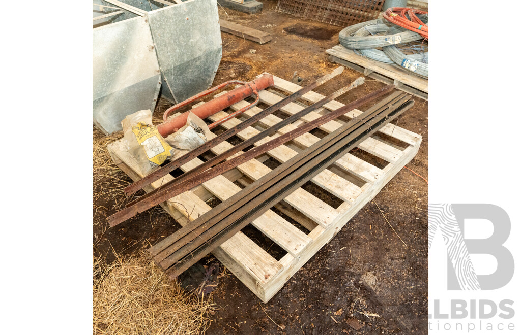 Assorted Job Lot - Chicken Wire, Wire Rolls and Star Pickets ETC