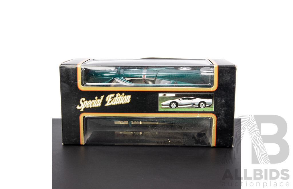 Maisto Special Edition Diecast 1992 Jaguar XJ220 - 1:18 Scale