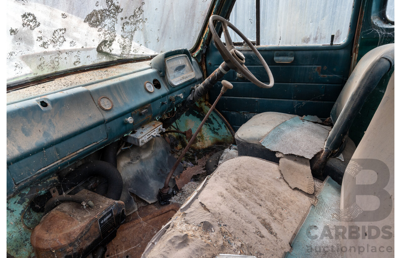 Circa 1970 Bedford TJ J3 Truck 2d Cab Chassis 350ci V8 5.7L