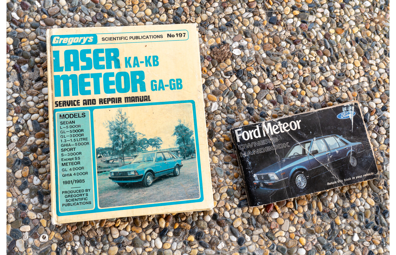 6/1983 Ford Meteor GL GB 4d Sedan Blue 1.5L