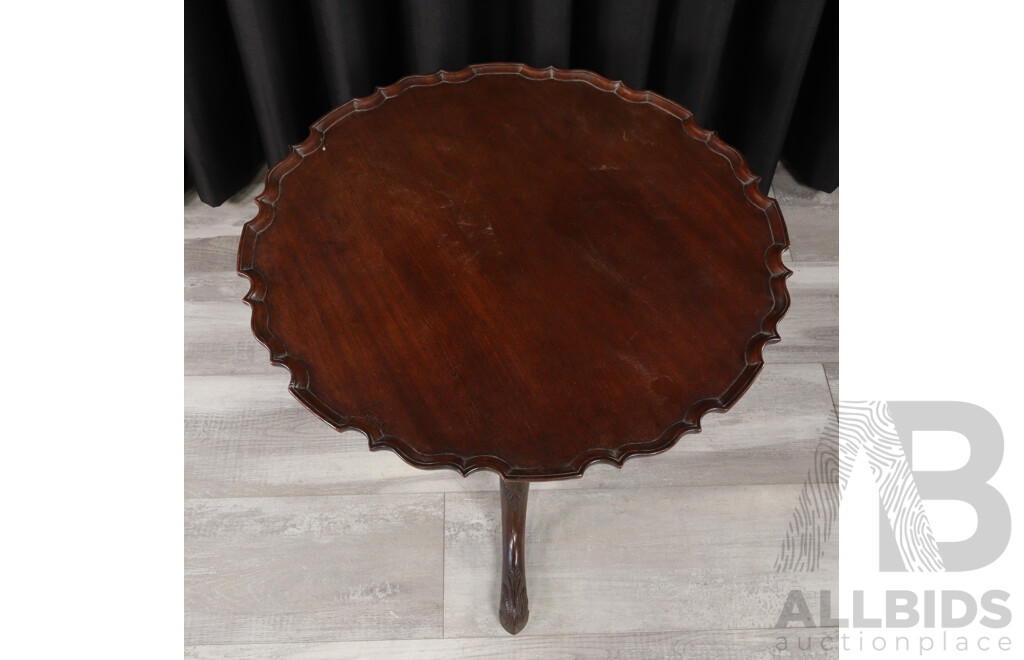 Victorian Mahogany Single Pedestal Occasional Table