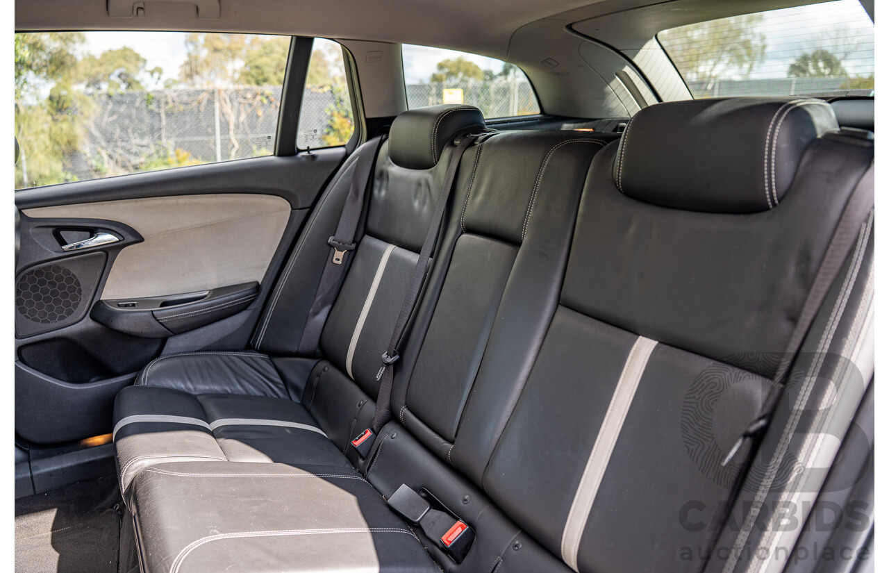 4/2014 Holden VF Calais V 4d Sportwagon Karma Blue V8 6.0L