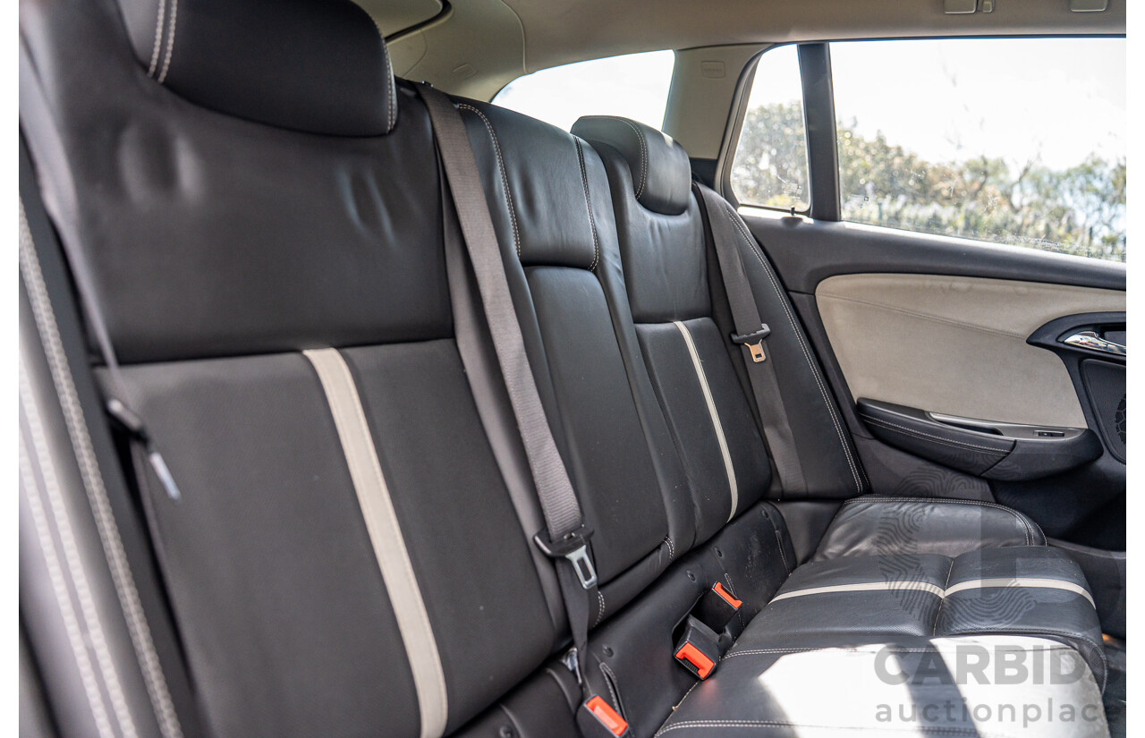 4/2014 Holden VF Calais V 4d Sportwagon Karma Blue V8 6.0L