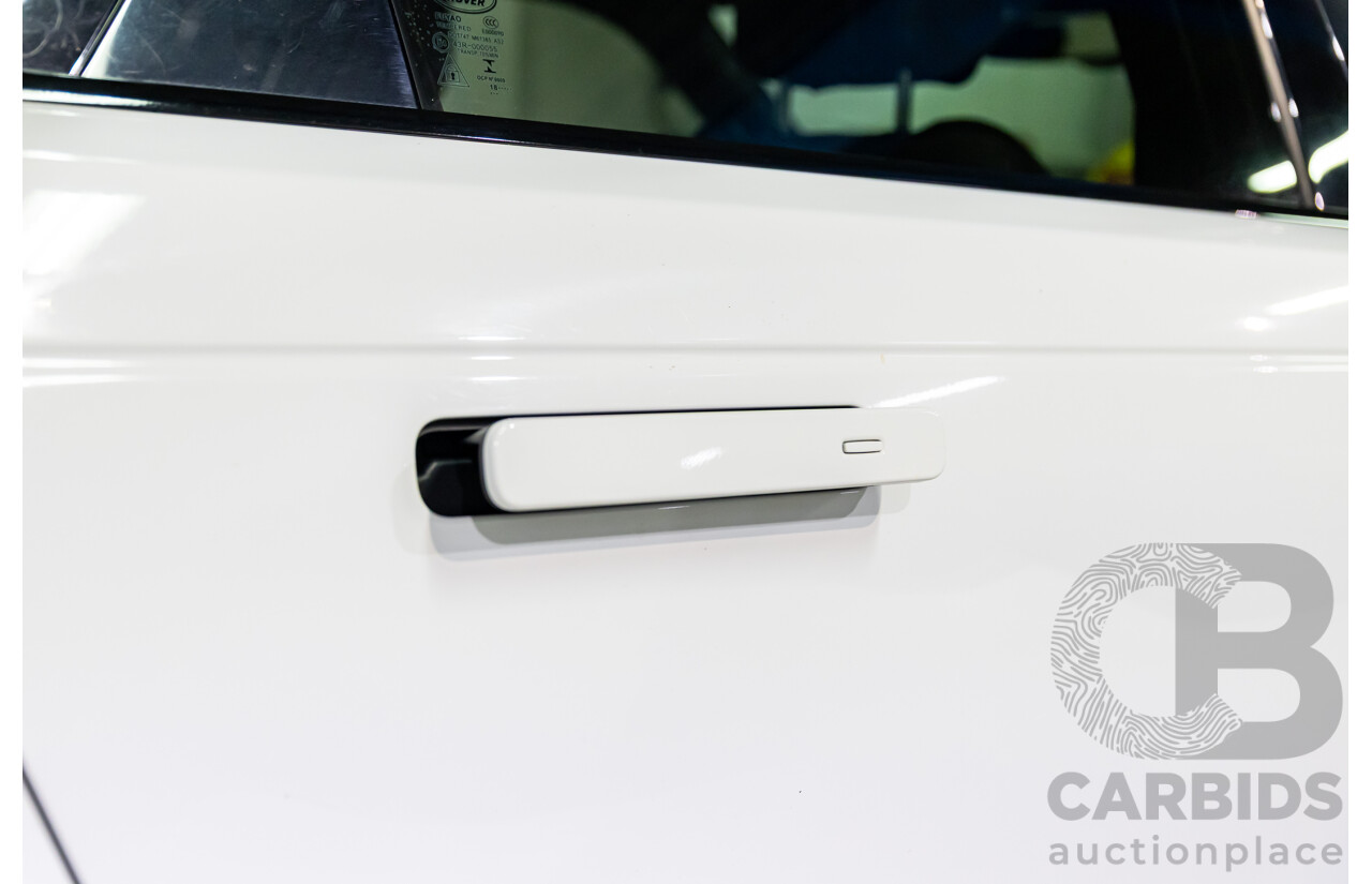 04/2019 Range Rover Velar P250 R-Dynamic S (AWD) L560 MY19.5 4d Wagon Fuji White/Santorini Black Roof Turbo 2.0L