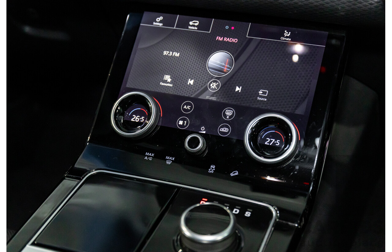 04/2019 Range Rover Velar P250 R-Dynamic S (AWD) L560 MY19.5 4d Wagon Fuji White/Santorini Black Roof Turbo 2.0L