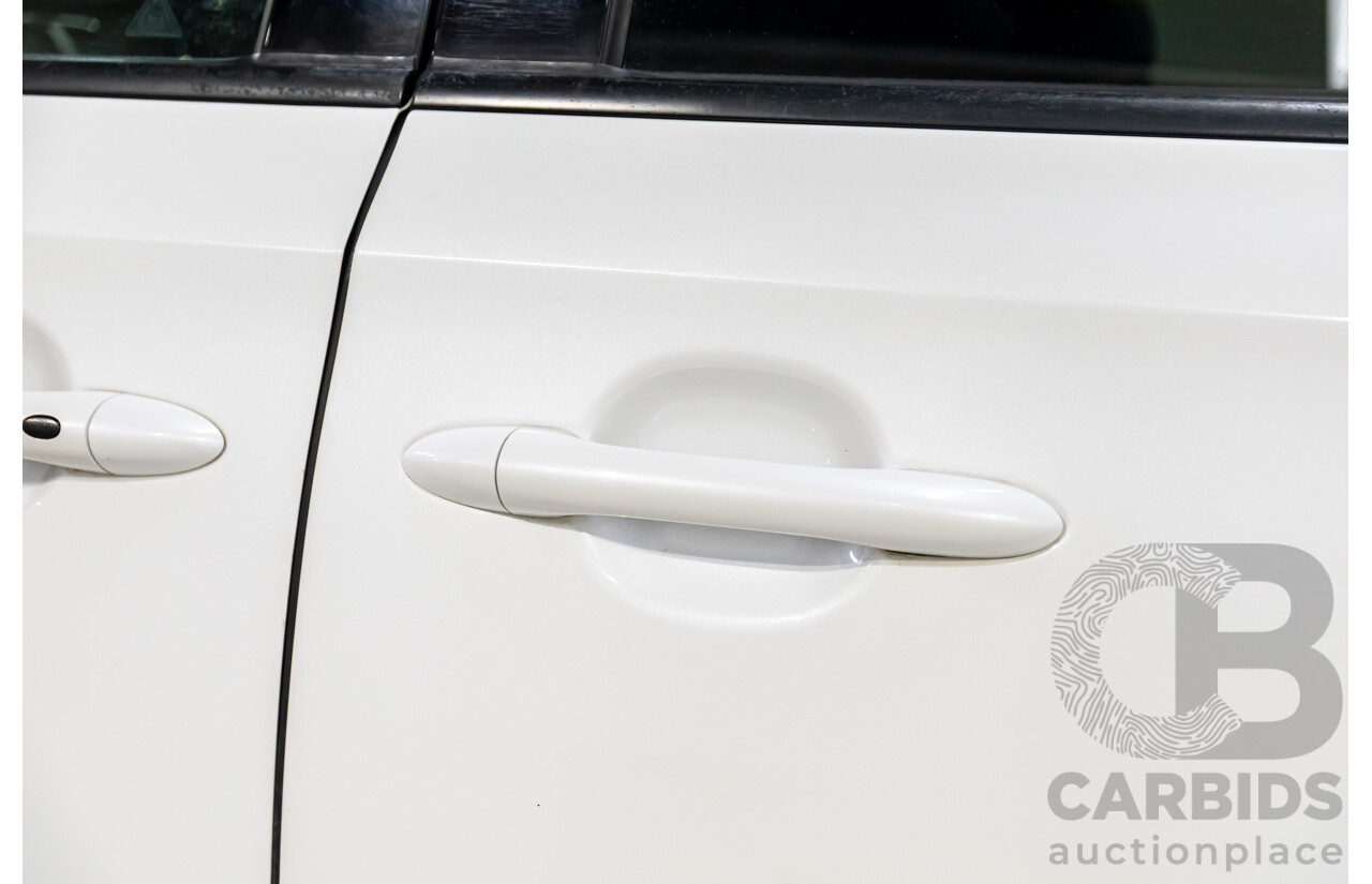 08/2017 Kia Carnival SLi (FWD) YP MY18 4d Wagon Snow White Pearl V6 3.3L