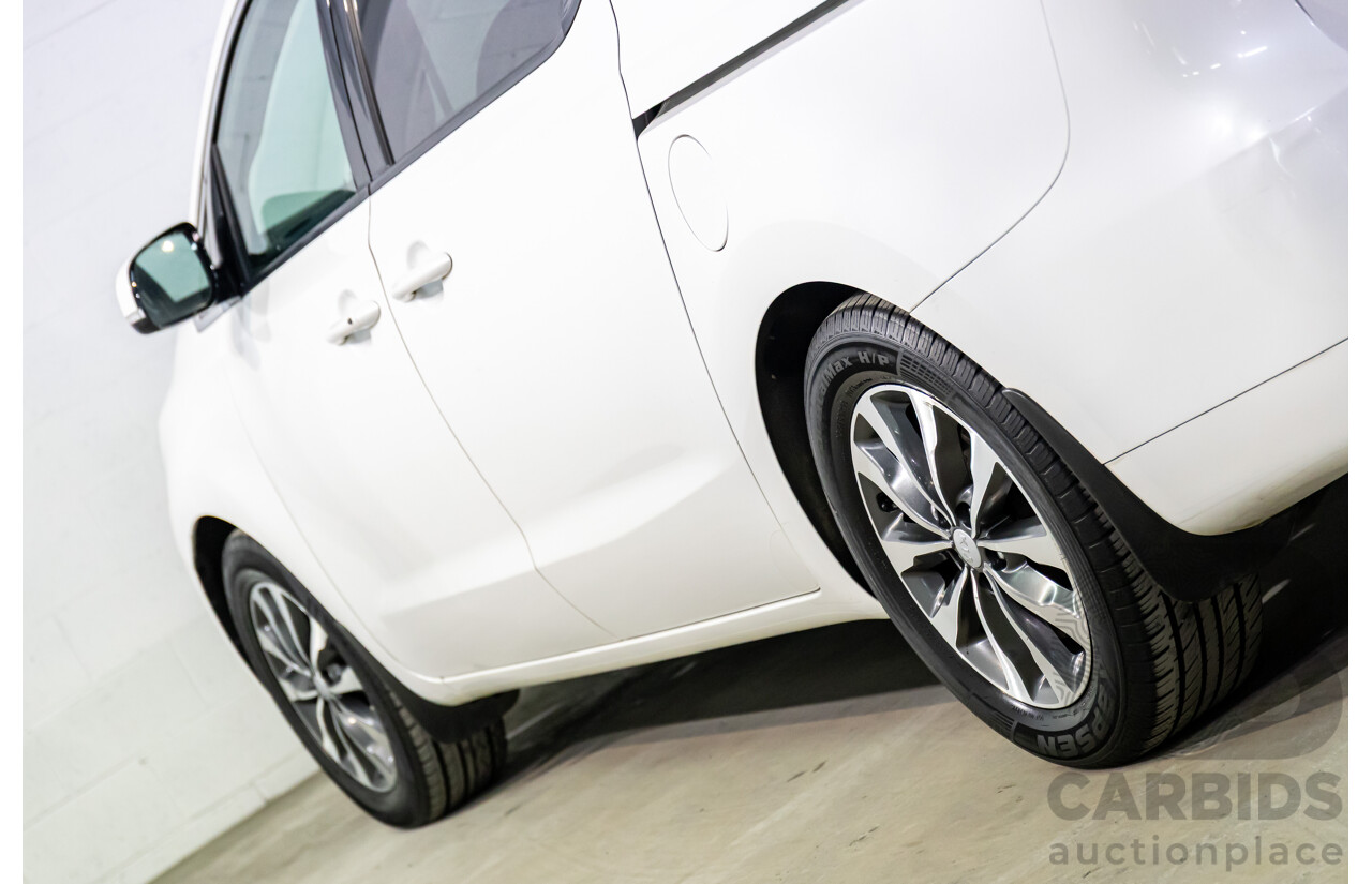 08/2017 Kia Carnival SLi (FWD) YP MY18 4d Wagon Snow White Pearl V6 3.3L