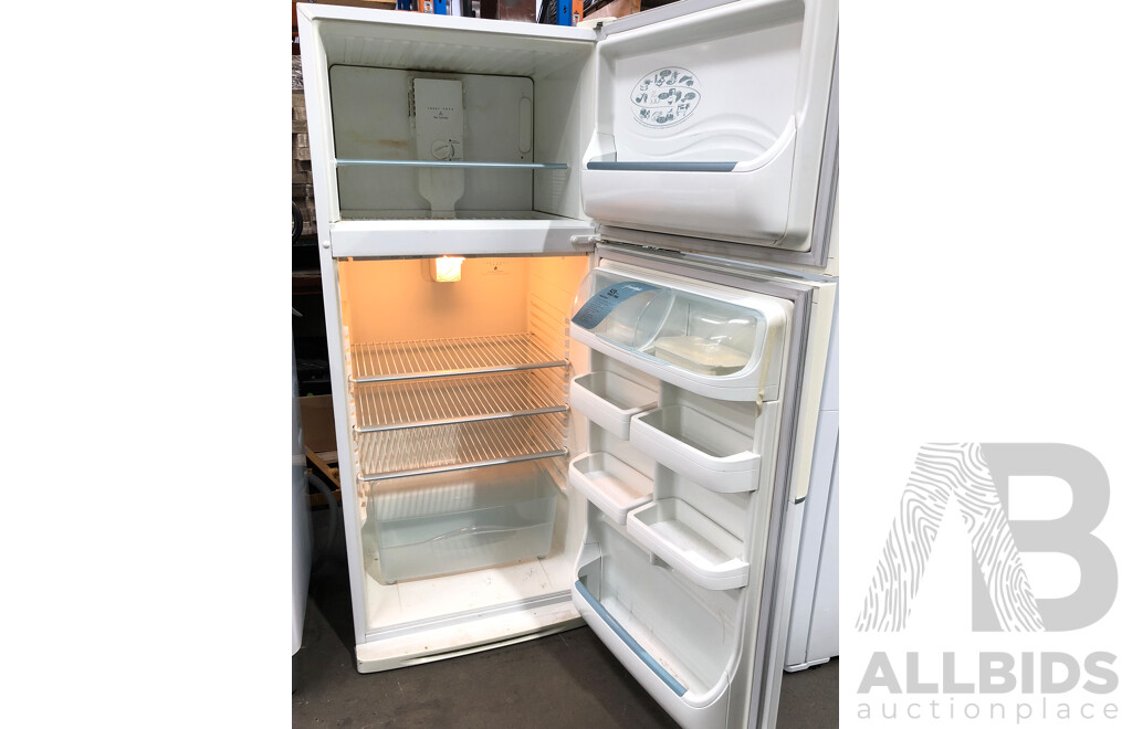 Westinghouse Freestyle 420 Litre Fridge/Freezer