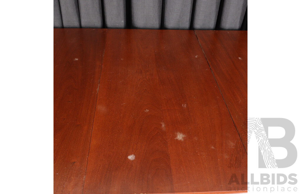 Victorian Mahogany Extension Dining Table with Four Chairs