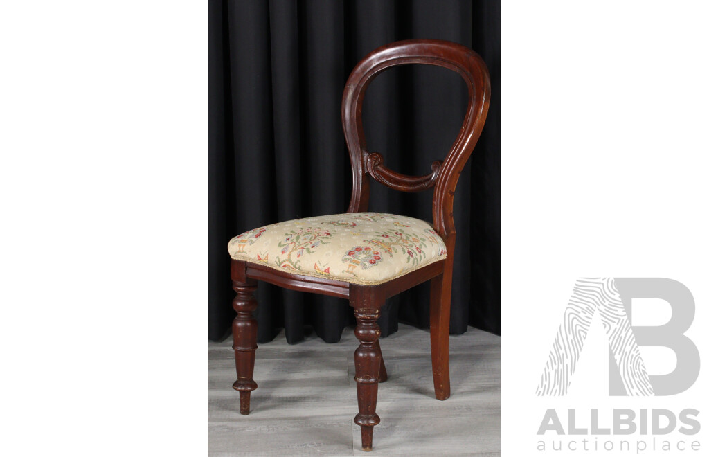 Victorian Mahogany Extension Dining Table with Four Chairs