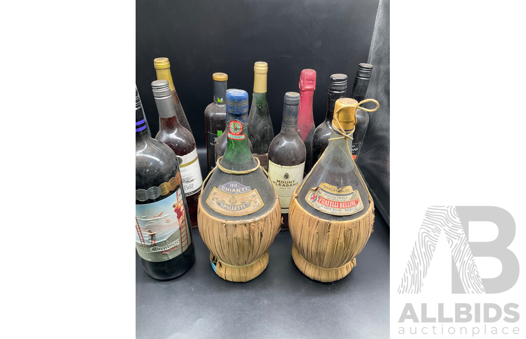 Assorted Bottles of Italian and Australian Wines - Lot of 12