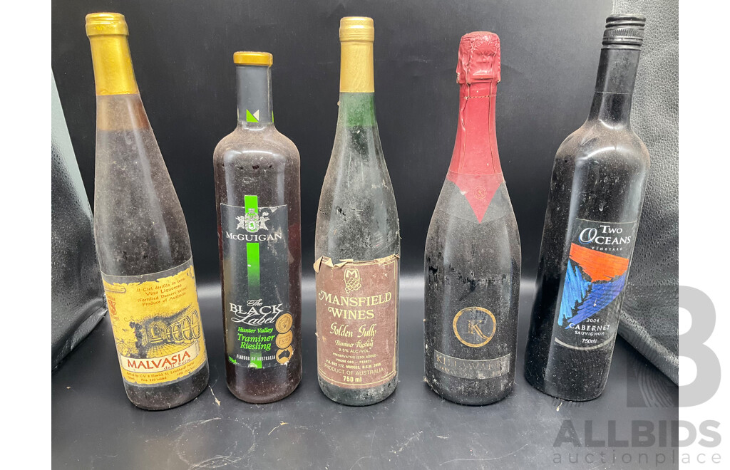 Assorted Bottles of Italian and Australian Wines - Lot of 12