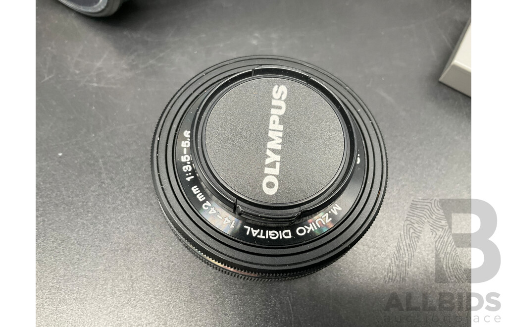 OLYMPUS OM-D E-M10 Mark III Camera and Accessories