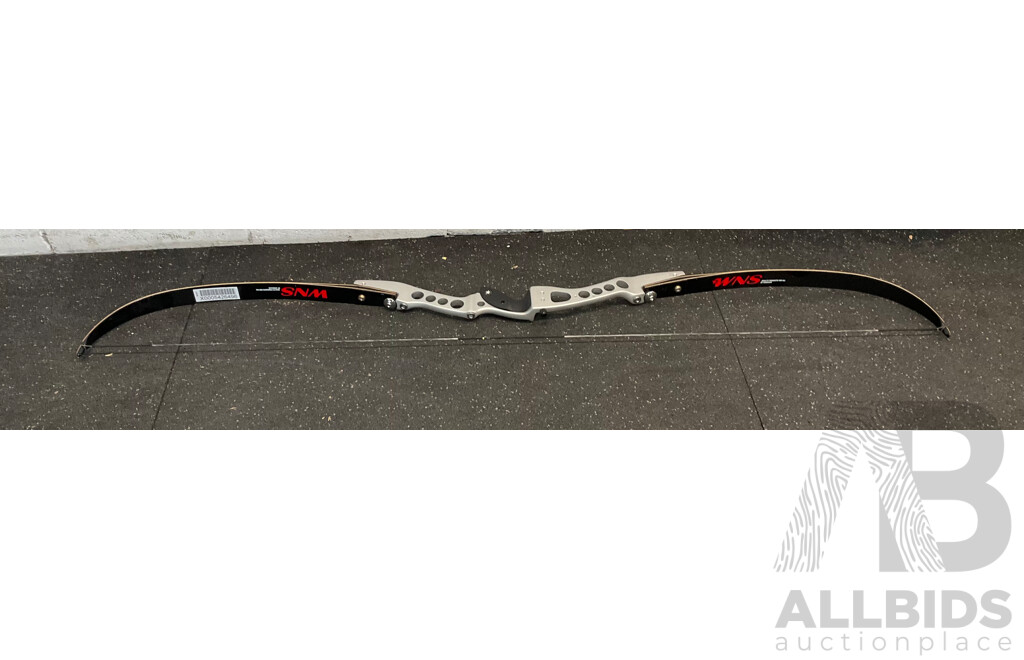 WNS Delta NX Riser with Limbs & Maxion Crx300 Bag, Legend XT 320 Target Quiver & Assorted Arrows