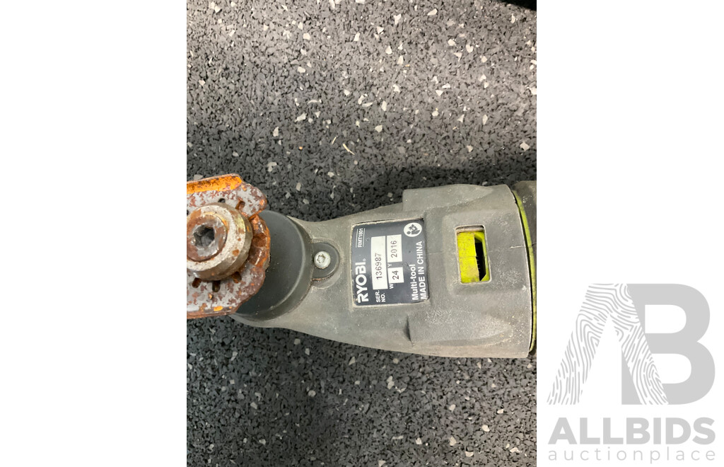 RYOBI One+ 18V Blower  (R18TB), Multi Tool (RMT1801), Battery 18V 2Ah and Battery Charger - Lot of 4