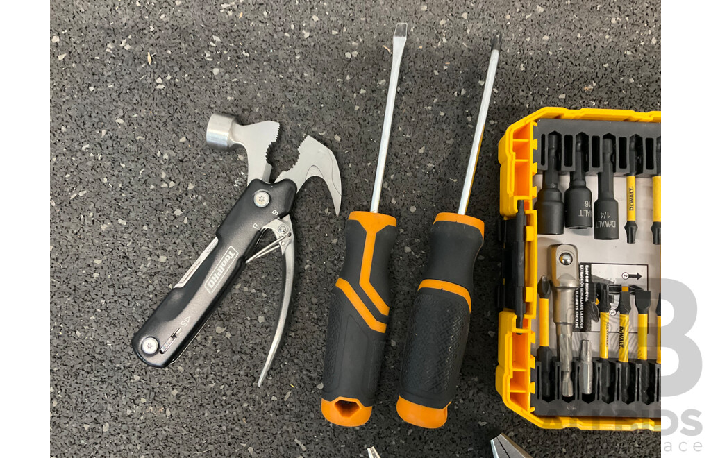 DEWALT Set and Hand Tools