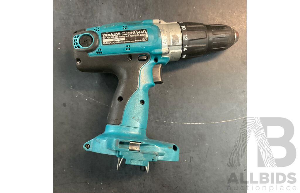 MAKITA 8444D Hammer Drill & Reciprocating Saw with 5 Batteies - Lot of 9