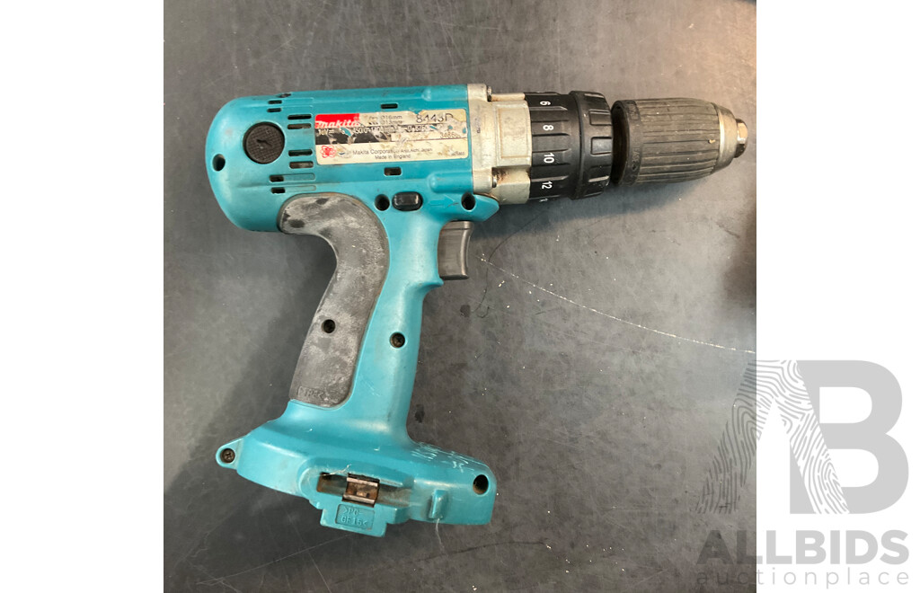 MAKITA 8443D,8444D Hammer Drill & Reciprocating Saw with 4 Batteies & Charger  - Lot of 9