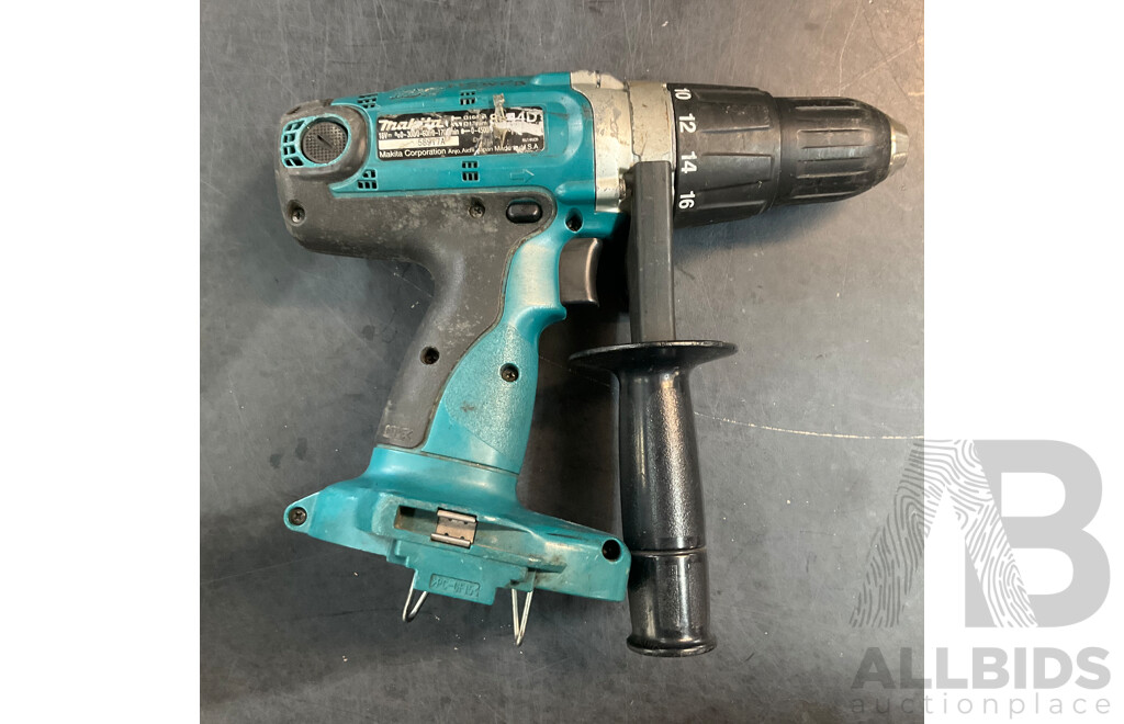 MAKITA 8443D,8444D Hammer Drill & Reciprocating Saw with 4 Batteies & Charger  - Lot of 9