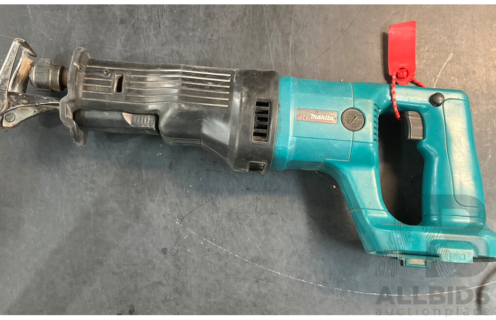 MAKITA 8443D,8444D Hammer Drill & Reciprocating Saw with 4 Batteies & Charger  - Lot of 9