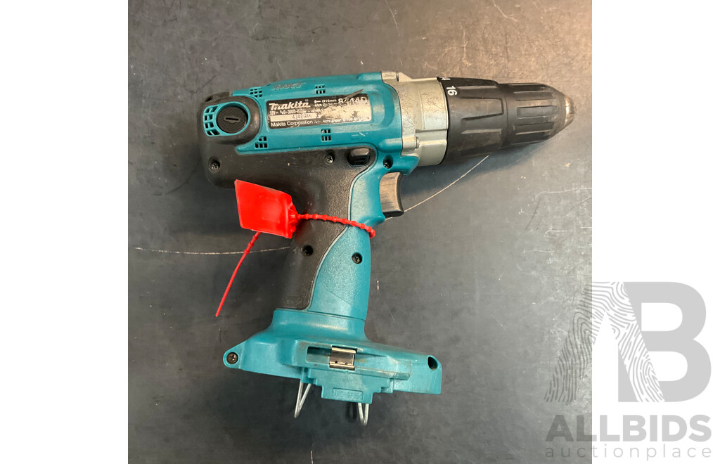 MAKITA 8444D Hammer Drill & Reciprocating Saw with 4 Batteies & Charger  - Lot of 9