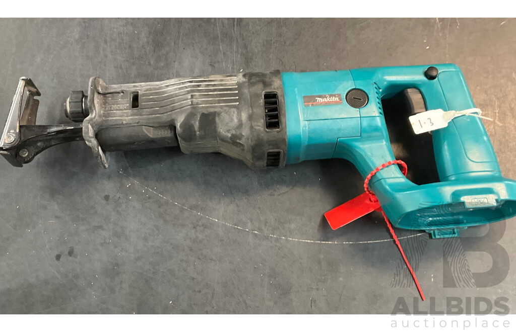 MAKITA 8444D Hammer Drill & Reciprocating Saw with 4 Batteies & Charger  - Lot of 9