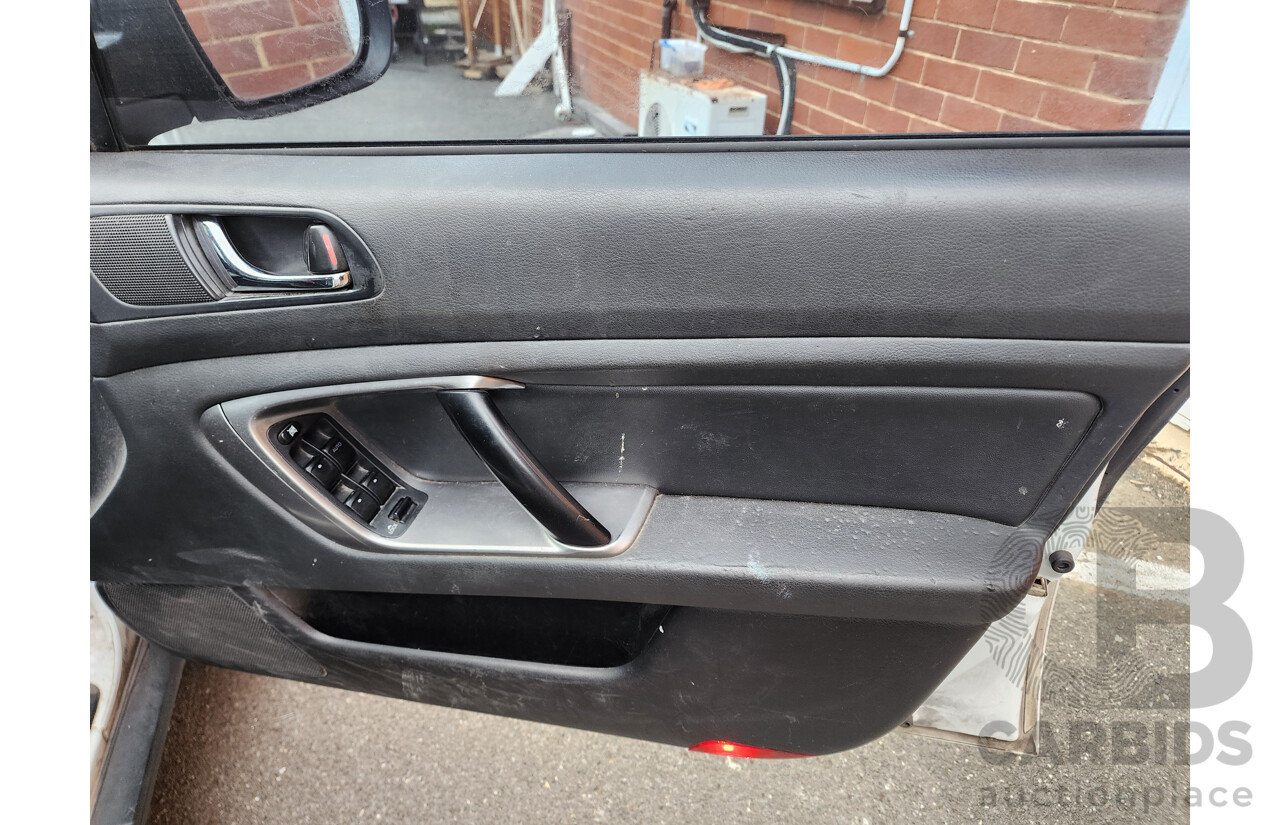 7/2006 Subaru Outback 2.5i MY06 4d Wagon White 2.5L