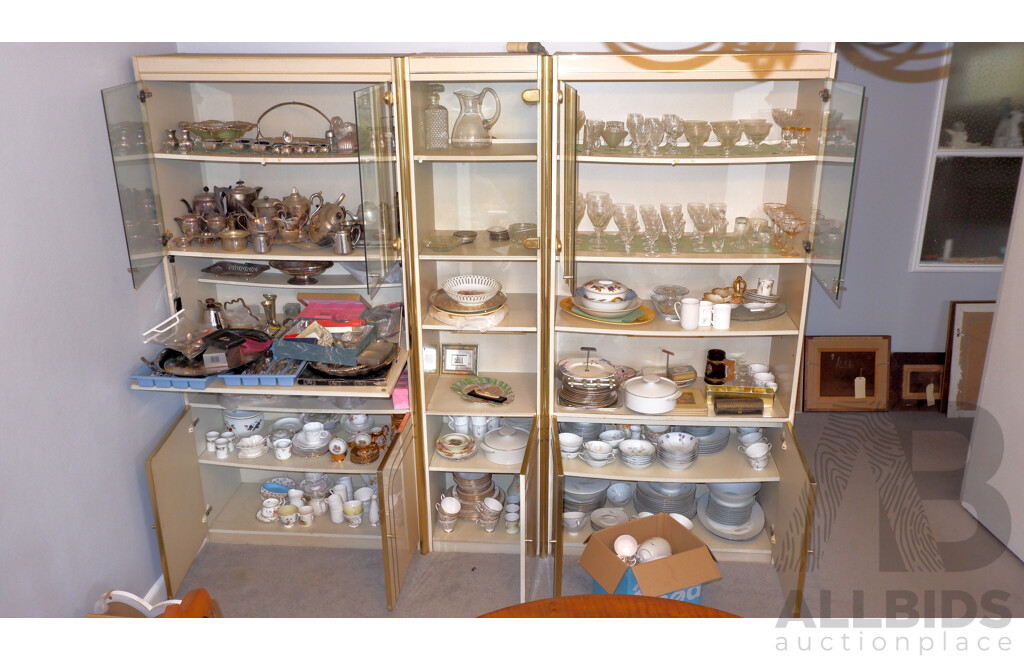Large Quantity of Unsorted China, Glass and Silverware