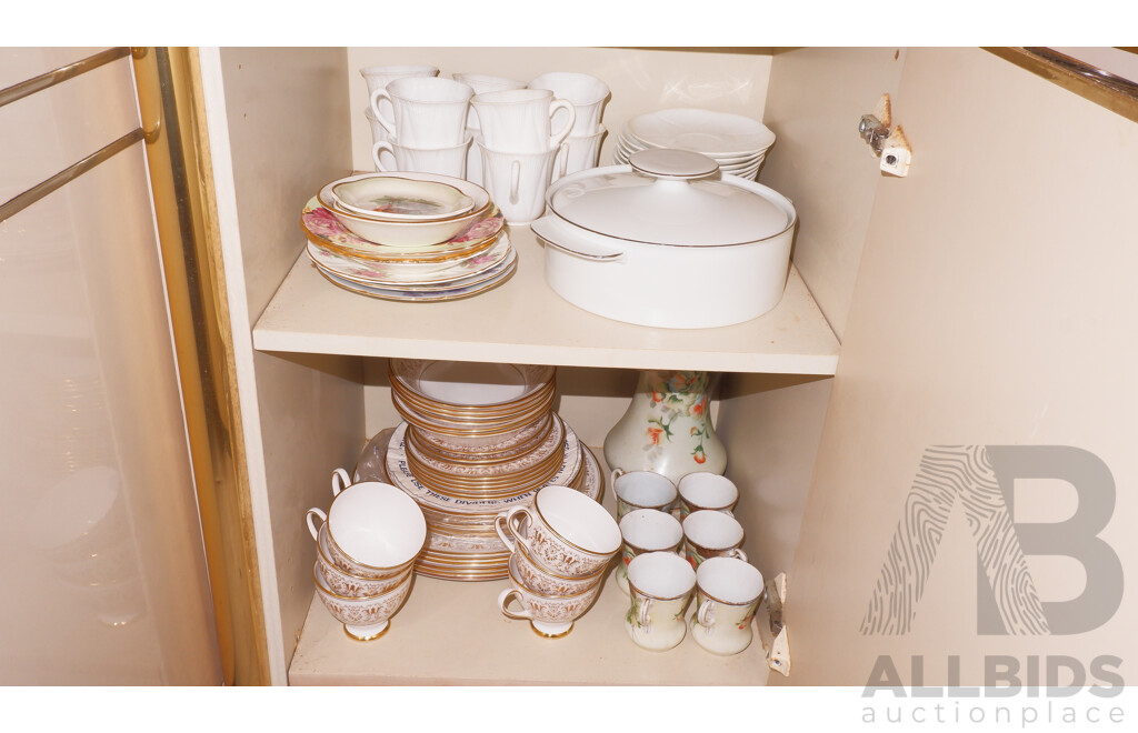 Large Quantity of Unsorted China, Glass and Silverware