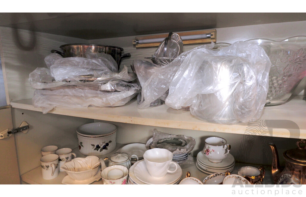 Large Quantity of Unsorted China, Glass and Silverware