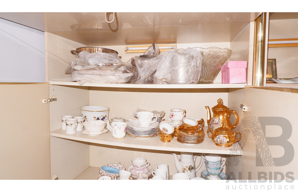 Large Quantity of Unsorted China, Glass and Silverware
