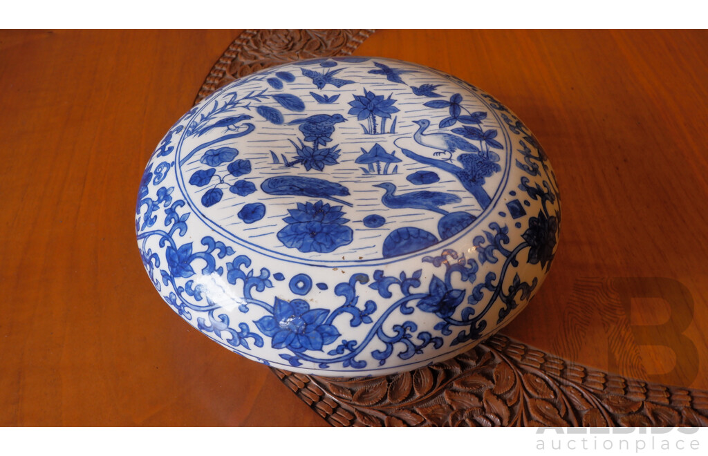 Old Chinese Hand Painted Blue and White Box with Character Marks to Base