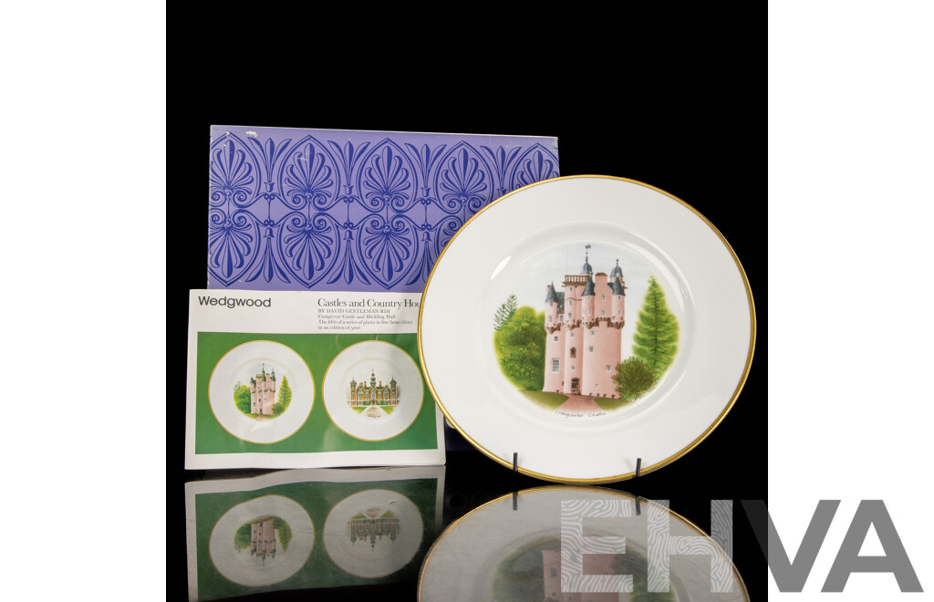 English Wedgwood Limited Edition Porcelain Cabinet Plate, Craigievar Castle by David Gentleman, in Original Box