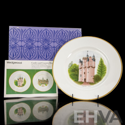 English Wedgwood Limited Edition Porcelain Cabinet Plate, Craigievar Castle by David Gentleman, in Original Box