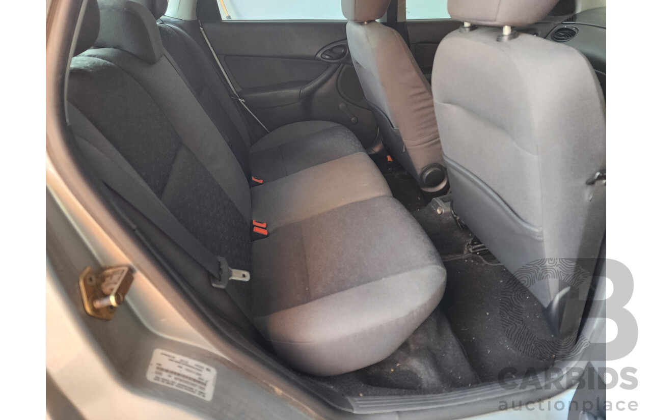 10/2003 Ford Focus LX LR 5d Hatchback Silver Or Chrome 2.0L