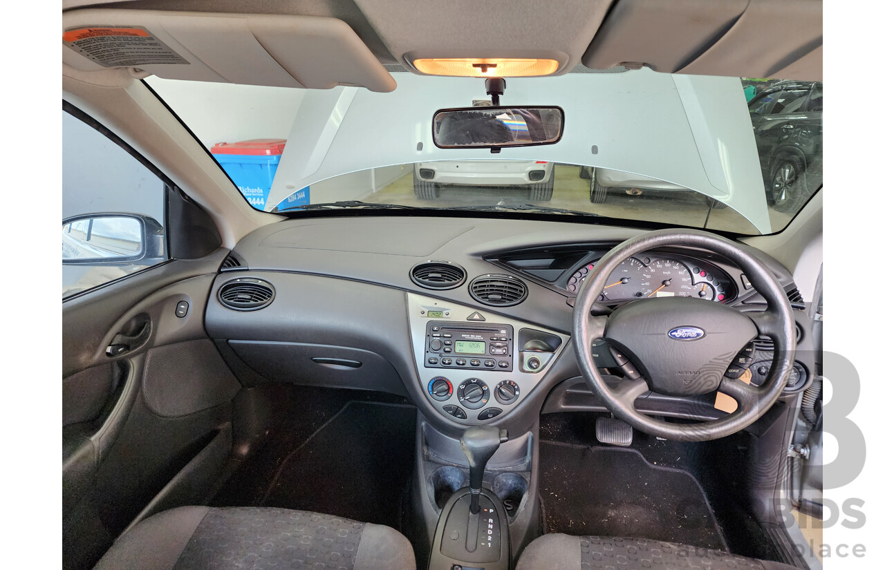 10/2003 Ford Focus LX LR 5d Hatchback Silver Or Chrome 2.0L