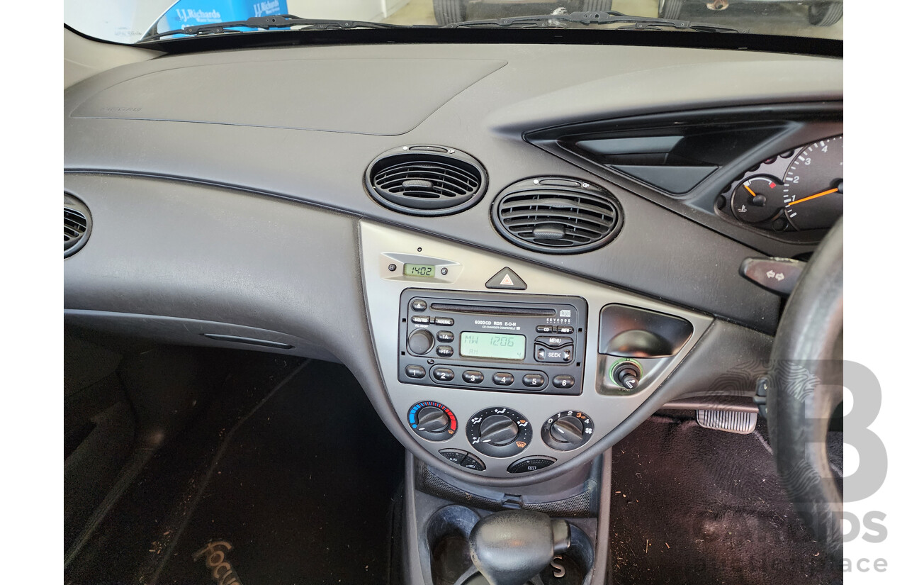 10/2003 Ford Focus LX LR 5d Hatchback Silver Or Chrome 2.0L