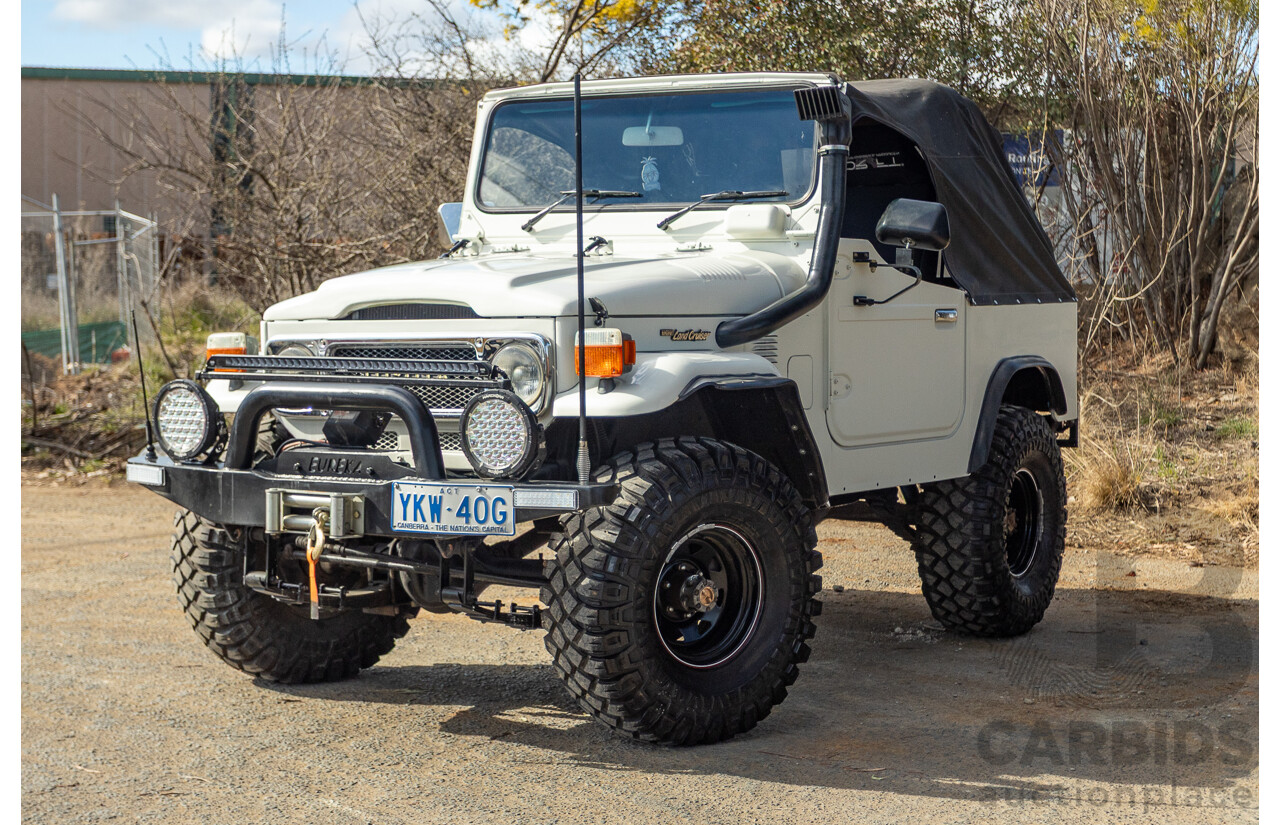 11/1977 Toyota Landcruiser SWB FJ40 (4x4) 2d Softtop White 4.2L