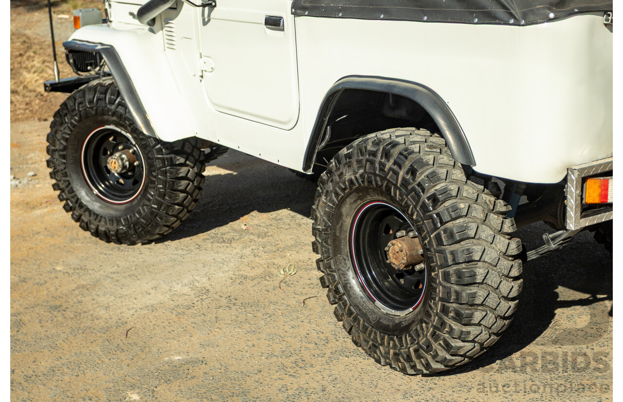 11/1977 Toyota Landcruiser SWB FJ40 (4x4) 2d Softtop White 4.2L
