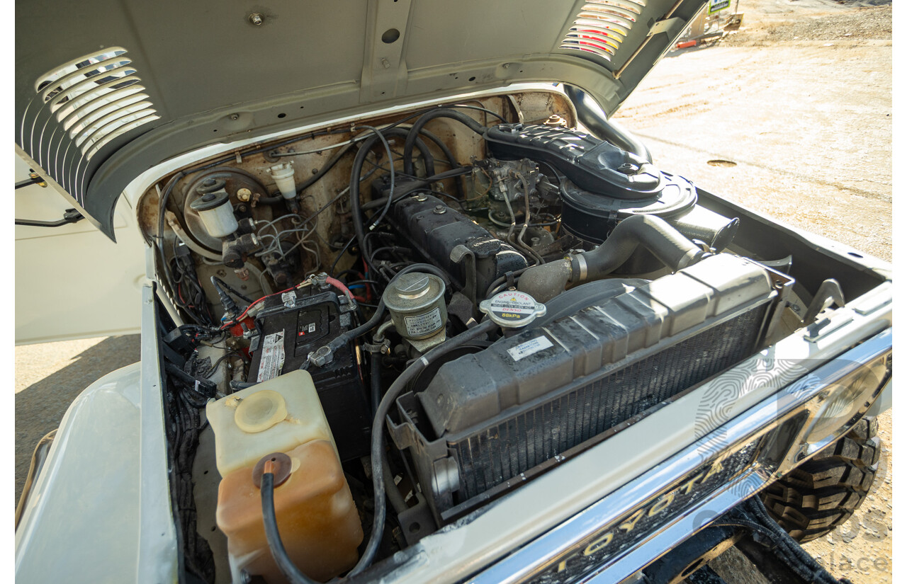 11/1977 Toyota Landcruiser SWB FJ40 (4x4) 2d Softtop White 4.2L