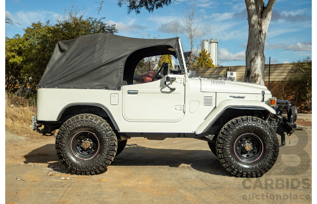 11/1977 Toyota Landcruiser SWB FJ40 (4x4) 2d Softtop White 4.2L