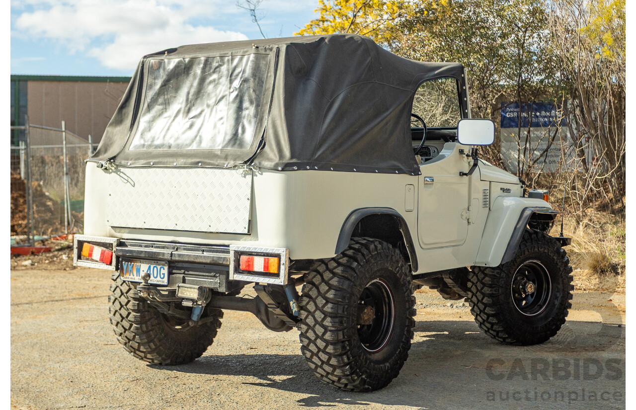 11/1977 Toyota Landcruiser SWB FJ40 (4x4) 2d Softtop White 4.2L